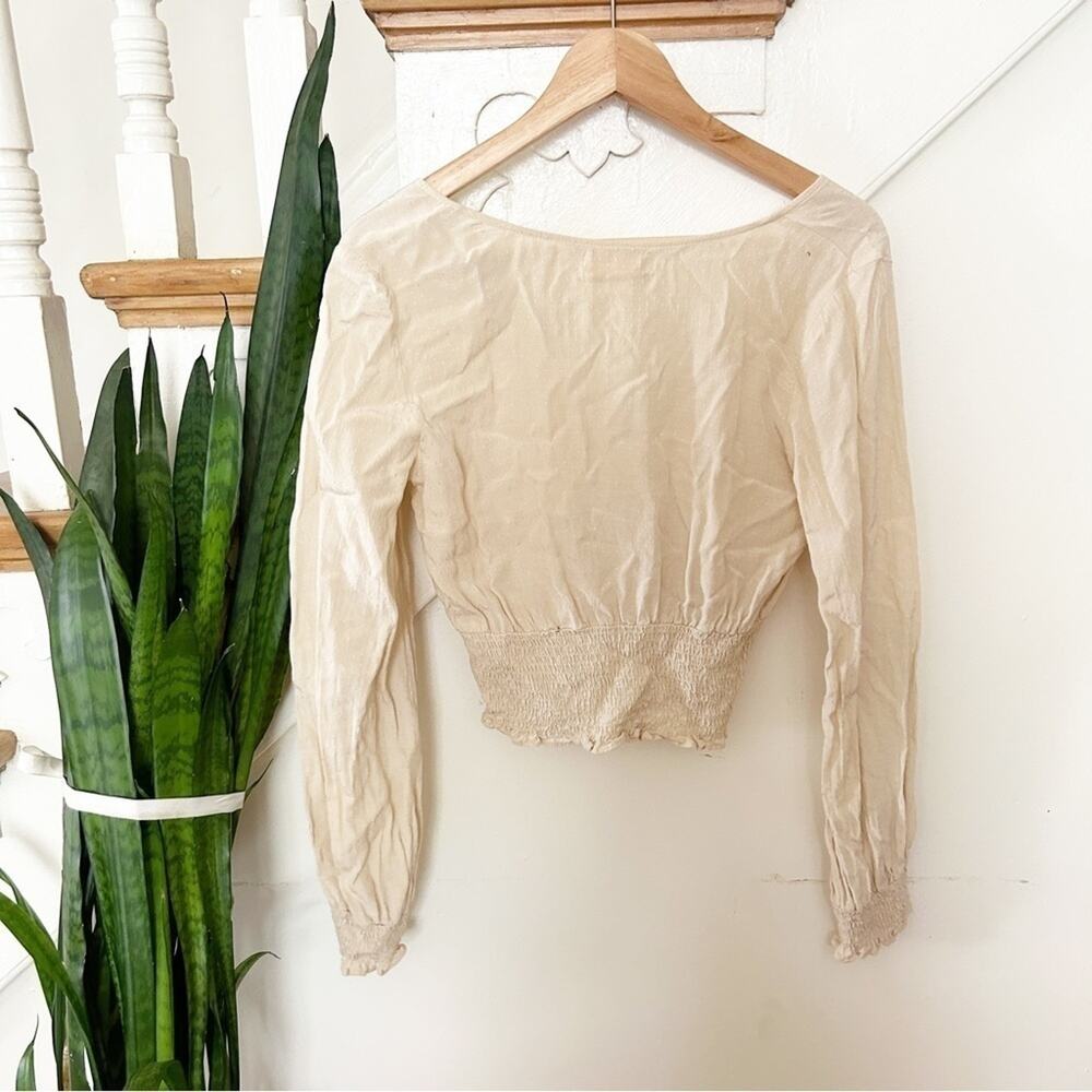 UO Urban Outfitters Cream Long Sleeve Smocked Waist Cropped Top Blouse Size M - Picture 4 of 6
